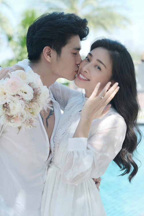 Ngô Thanh Vân nhận lời cầu hôn sau 2 năm đồng hành cùng Huy Trần