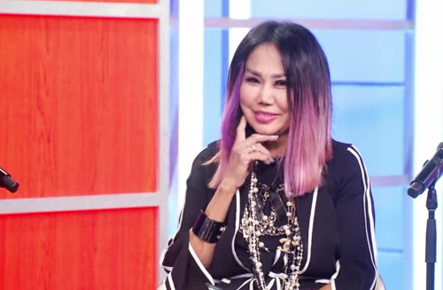 Ca sĩ 57 tuổi lần đầu xuất hiện chính thức sau scandal bị bắt giữ - Ảnh 1.