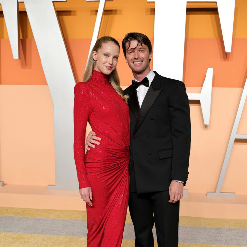 Patrick Schwarzenegger và Abby Champion