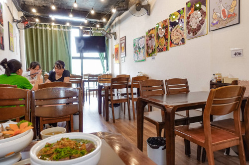 Tình trạng quán Lòng Chát ở trung tâm Hà Nội hiện tại.