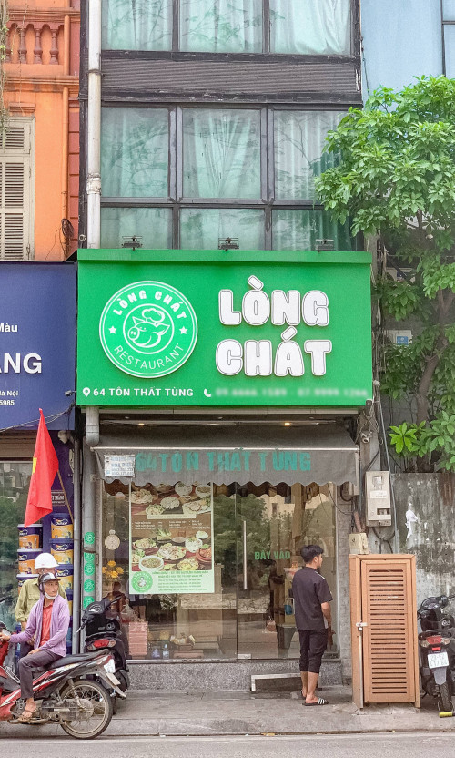 Tình trạng quán Lòng Chát ở trung tâm Hà Nội hiện tại.