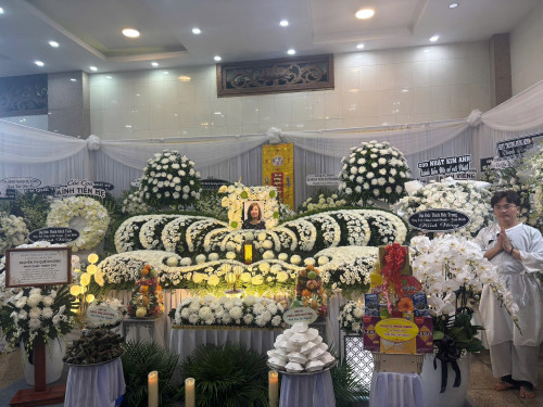 MC ĐẠI NGHĨA lặng ngườ trước di ảnh mẹ, sao nữ nói 1 câu gây xót xa- Ảnh 2.