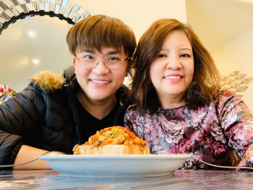 Lễ tiễn đưa mẹ MC Đại Nghĩa: Nam nghệ sĩ bần thần, Trường Giang - Võ Tấn Phát cùng dàn sao đến chia buồn - Ảnh 2.