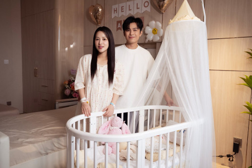 Vợ chồng Puka chào đón bé gái đầu lòng