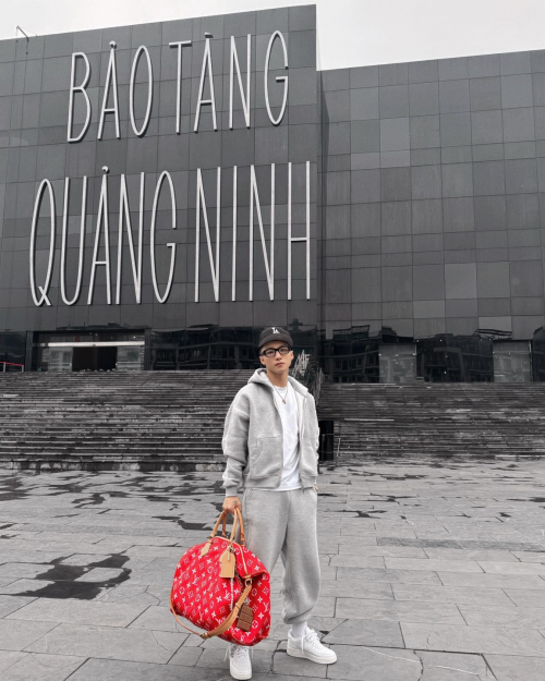 Sơn Tùng M-TP tại Bảo tàng Quảng Ninh