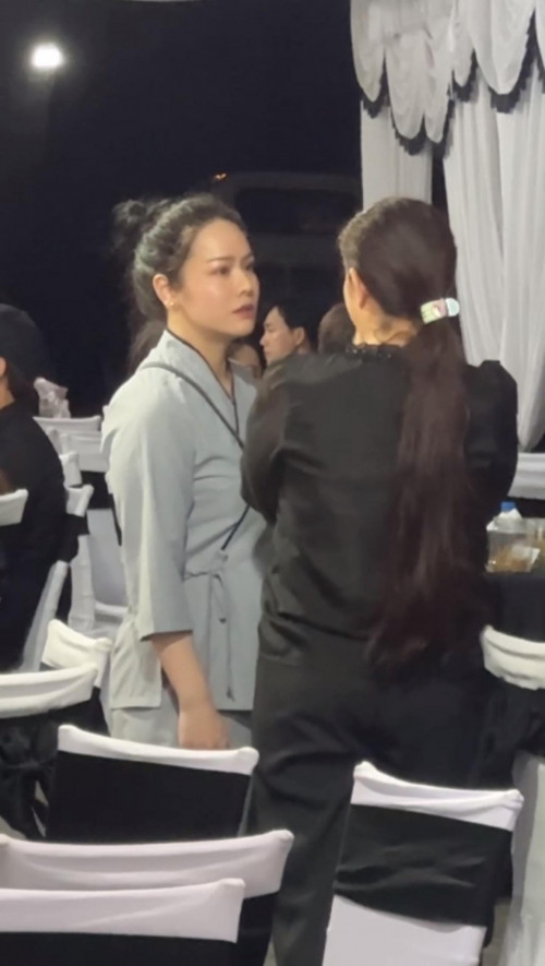Nhật Kim Anh luôn túc trực tại tang lễ của mẹ MC Đài Nghĩa