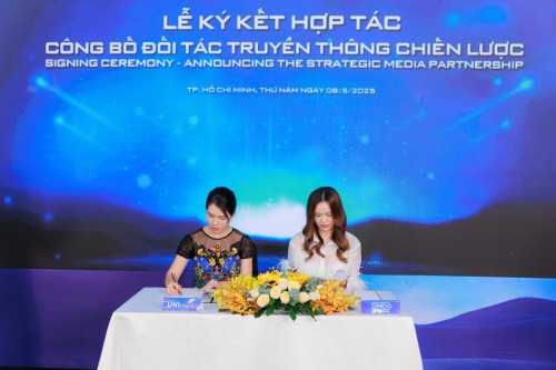 Các đại diện MCV Group và UniMedia