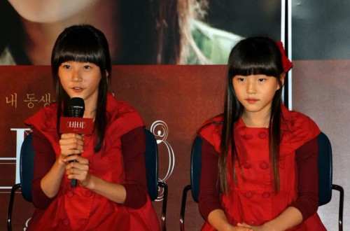 Kim Sae Ron và Kim Ah Ron cùng quảng bá phim Barbie