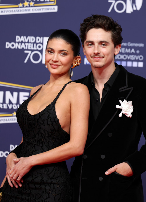 Timothée Chalamet và Kylie Jenner công khai tình cảm