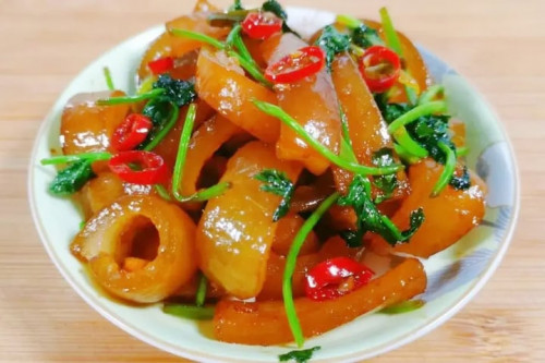 Bì lợn xào cay