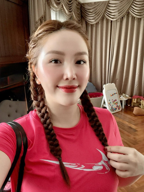 Kỳ Hân gặp chấn thương.