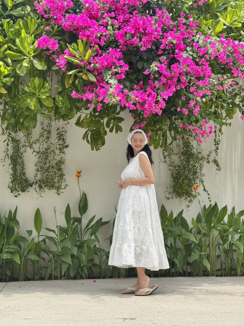 Ngô Thanh Vân khoe bụng bầu