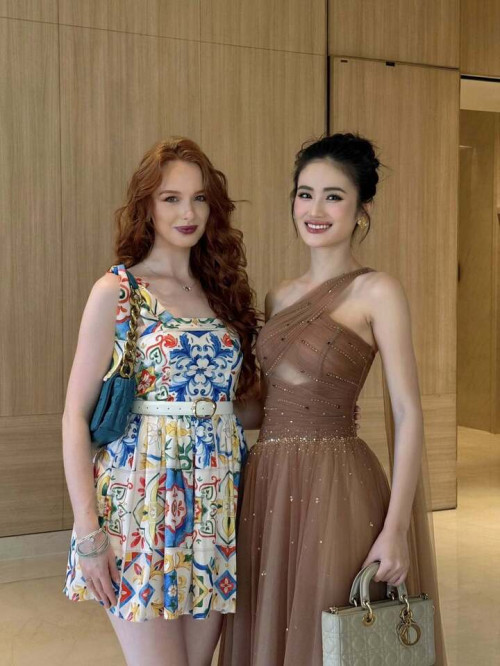 Ý Nhi tự tin giao lưu