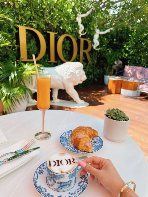 Tiệm cà phê Dior
