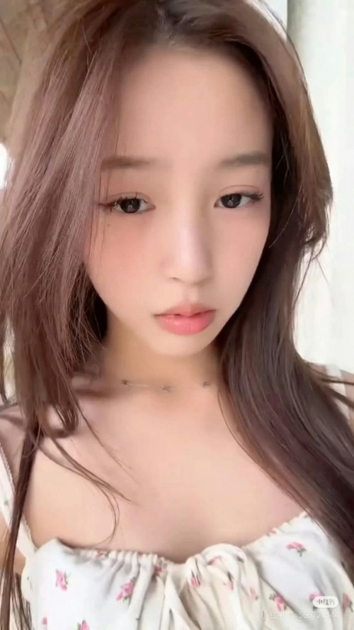 Con gái 15 tuổi của Triệu Vy.