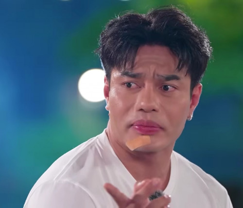 Lê Dương Bảo Lâm tại sân bay Tân Sơn Nhất