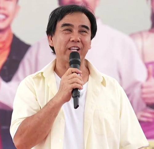 MC Quyền Linh xuất hiện cùng con trai Vân Dung.