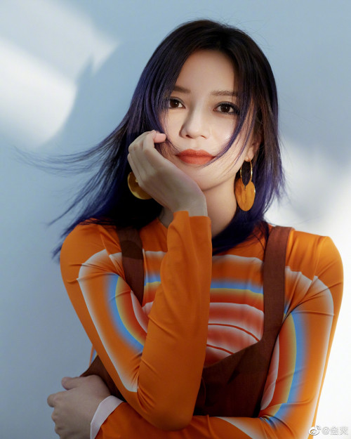 Con gái 15 tuổi của Triệu Vy.
