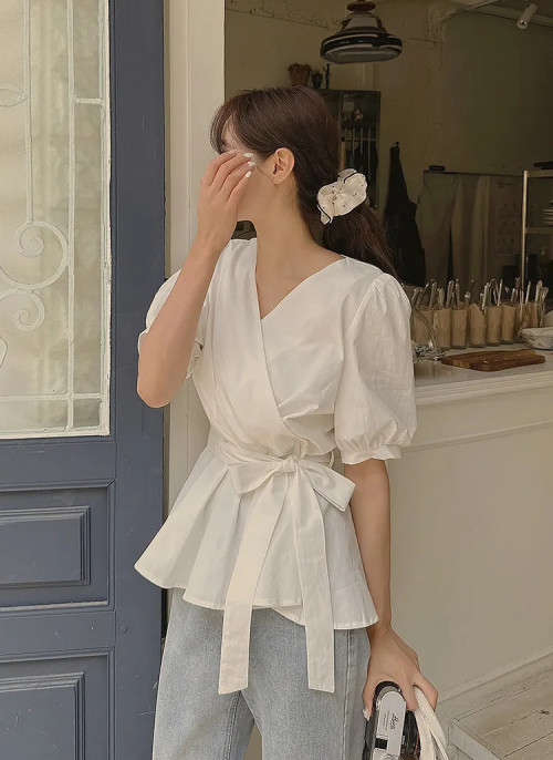 Áo blouse nhấn eo
