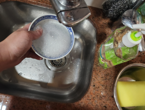 Nước rửa bát không có thông tin nhà sản xuất
