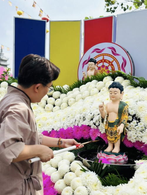 MC Đài Nghĩa chuẩn bị tang lễ cho mẹ