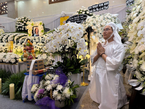 MC Đài Nghĩa bên mẹ