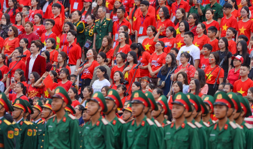 Hàng vạn người dân tham gia diễu hành chào mừng 70 năm Ngày giải phóng Hải Phòng