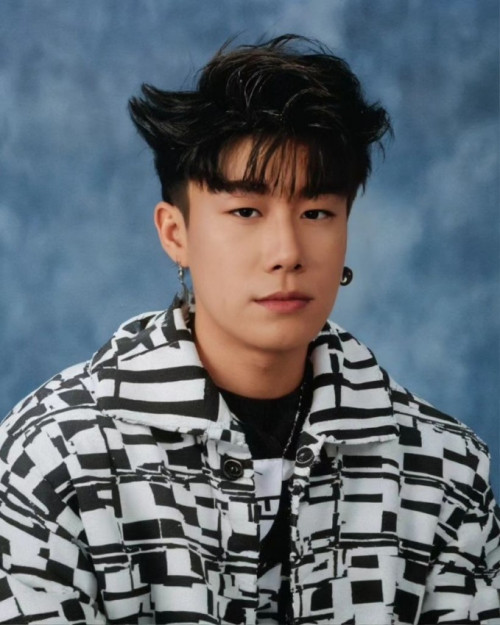 San E trong mắt công chúng
