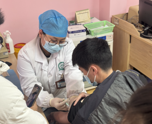 Trước và sau khi tiêm vắc xin HPV, nam giới cần lưu ý gì?