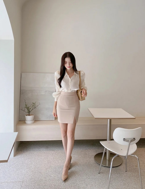 Giày cao gót mũi nhọn - phối với váy ngắn.