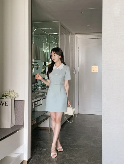 Mule cao gót - phối với váy ngắn.