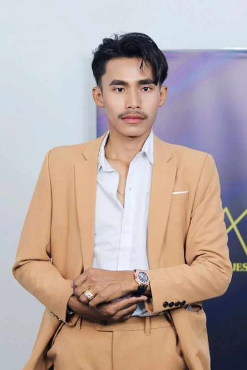 Lai Thai đã sửa chiếc mũi to, gọn ghẽ và bị quép xuống của mình sang dáng L-line.