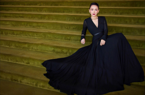 Chương Tử Di tại Gold Gala Awards 2025