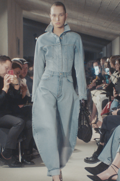 Barrel jeans
