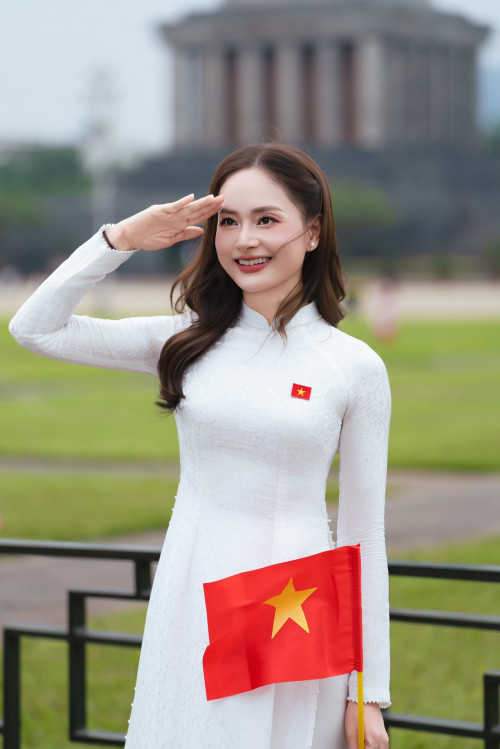 Lan Phương tập gym