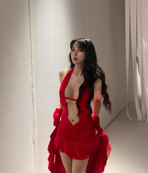 Mối quan hệ gần 4 năm của Wren Evans và hot girl
