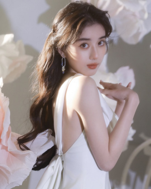 Lý Khải Hinh xinh đẹp, tài năng