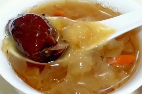 Canh táo đen nấm tuyết