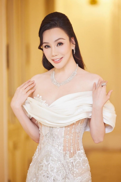 Hồ Quỳnh Hương tìm được hạnh phúc ở tuổi 45