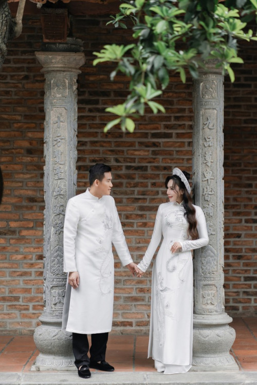 Hồ Quỳnh Hương trong trang phục cưới
