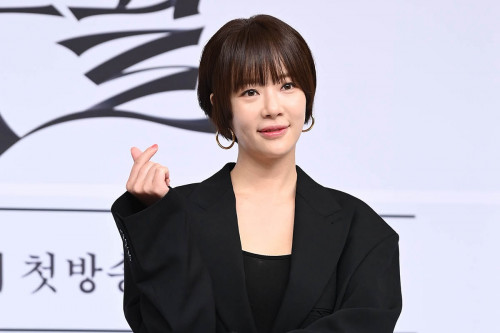 Hwang Jung Eum biện thủ hơn 4,3 tỉ won