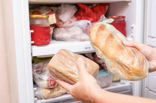 Bánh mì để lâu