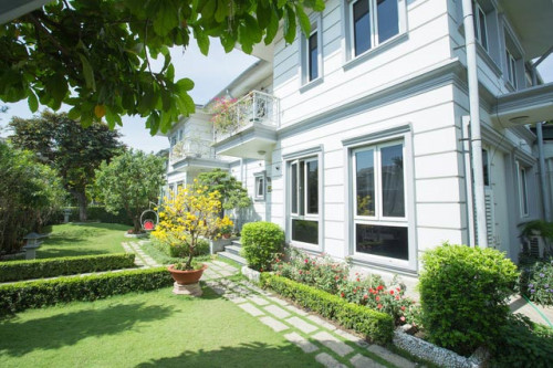 Hồ Quỳnh Hương tận hưởng cuộc sống bình yên