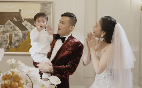 Hồ Quỳnh Hương và chồng trong đám cưới