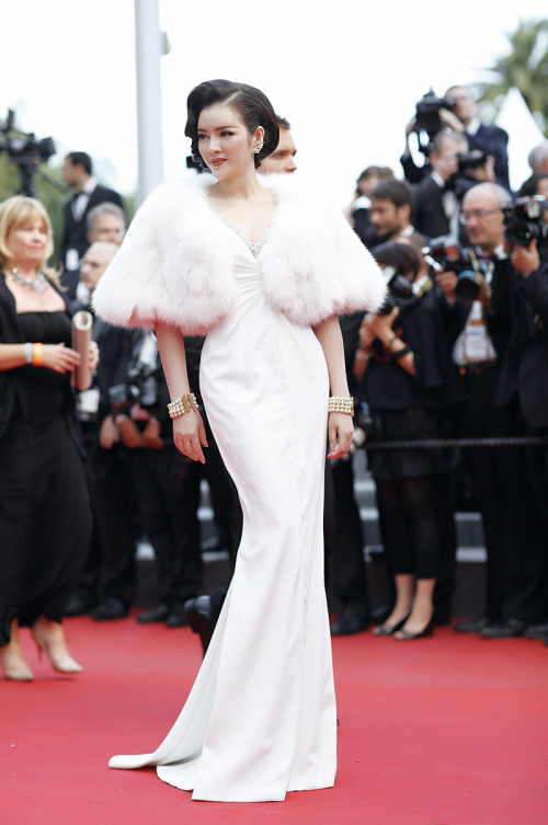 Chi phí không lồ khi sao Việt tham dự LHP Cannes