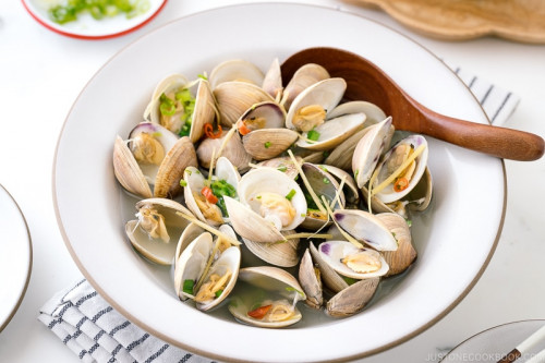 Nghêu chứa nhiều sắt hơn thịt bò.