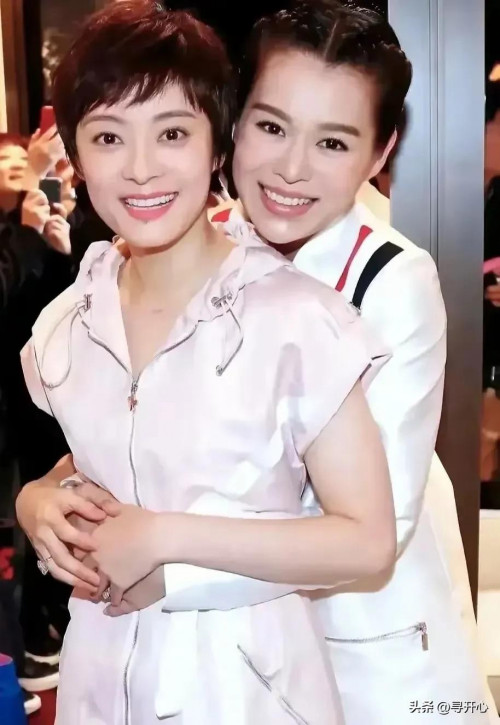Tôn Lệ và Hồ Hạnh Nhi: Hai lối sống khác nhau.