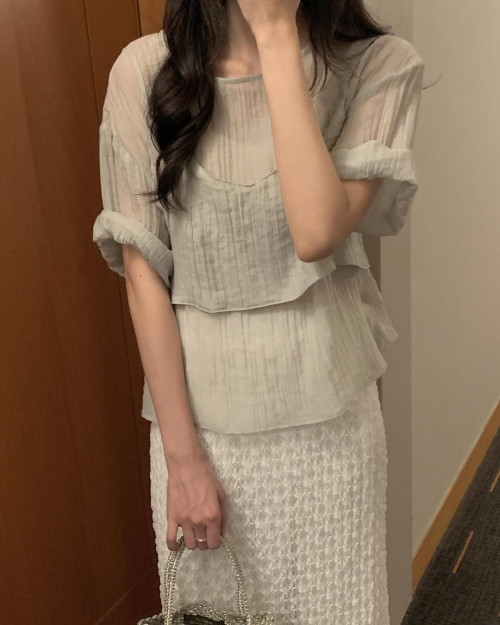 Sơ mi xuyên thấu, độc lạ