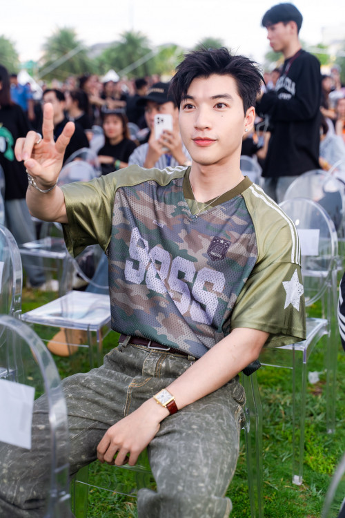 HIEUTHUHAI lại vướng drama thời trang: Fan tự bóc thần tượng mặc hàng nhái, nam rapper lặng lẽ xoá story?- Ảnh 1.
