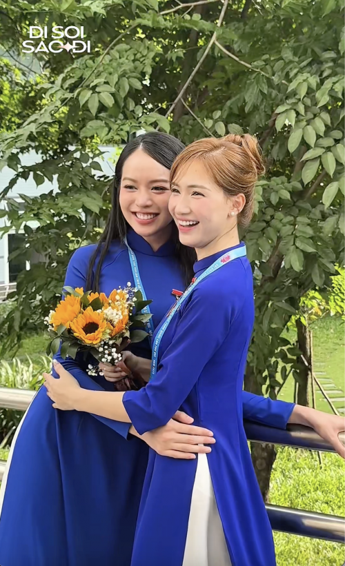 Hoà Minzy - Thanh Thủy cùng tạo dáng